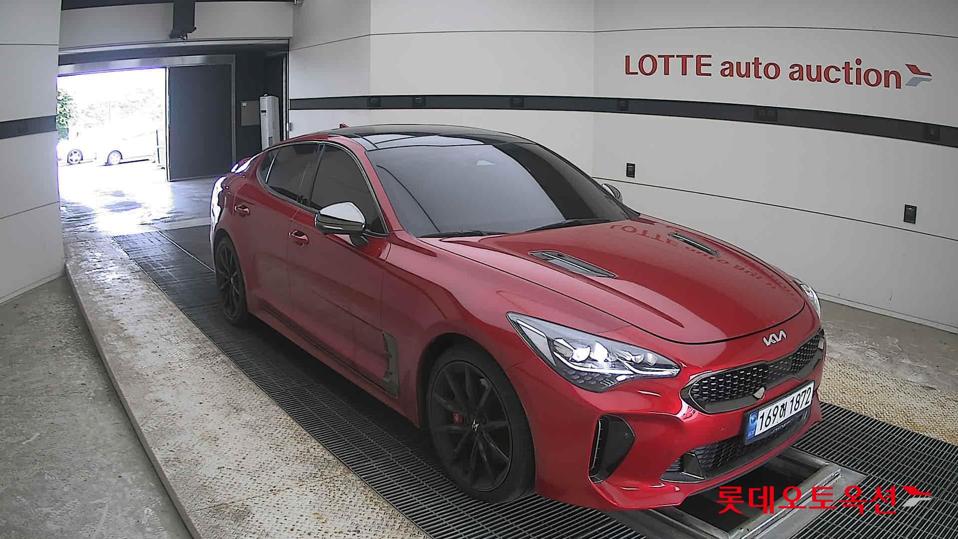 2022 - kia stinger