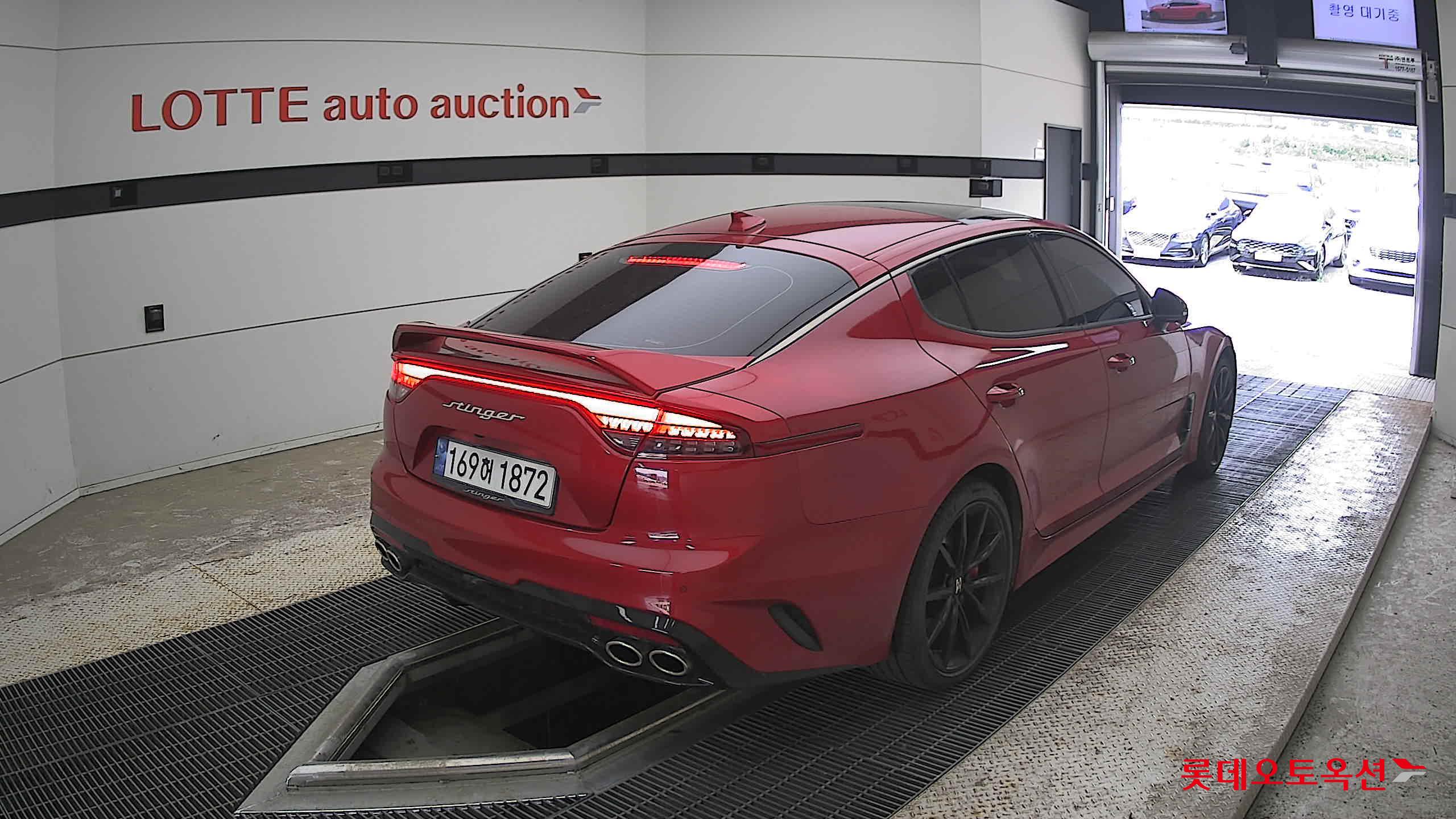 2022 - kia stinger
