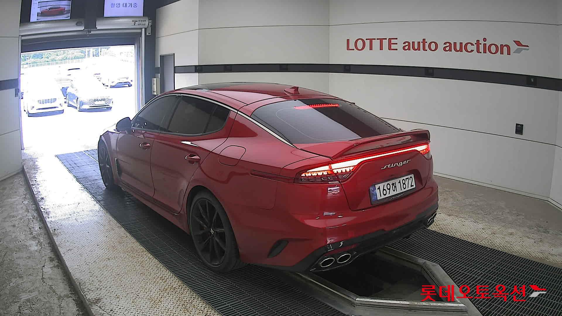 2022 - kia stinger