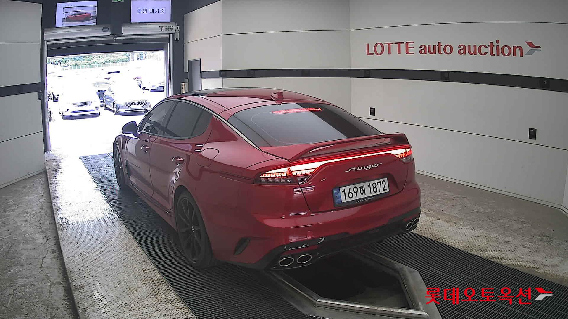 2022 - kia stinger
