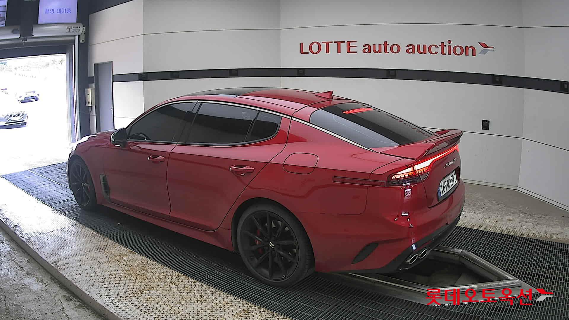 2022 - kia stinger