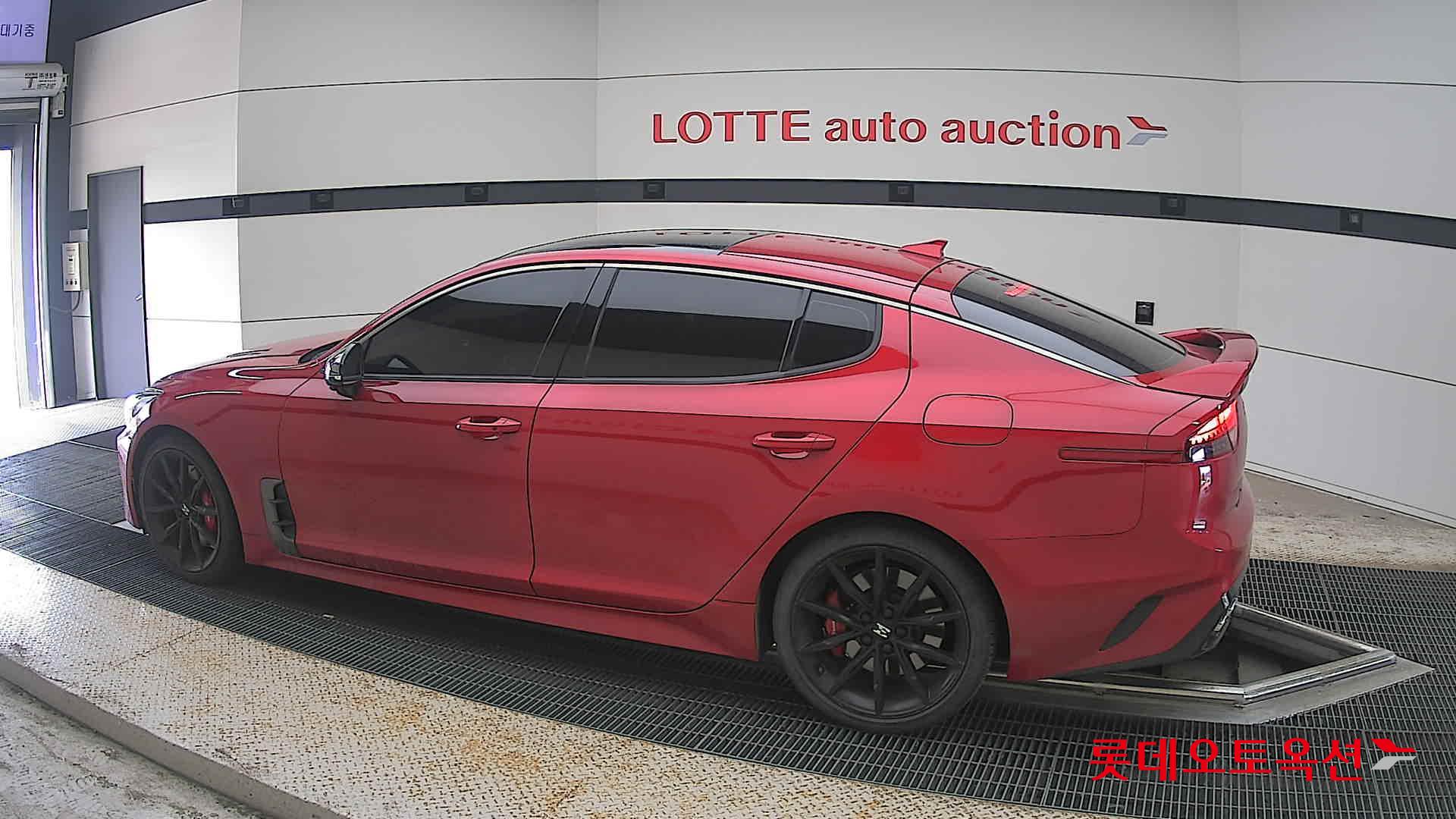 2022 - kia stinger