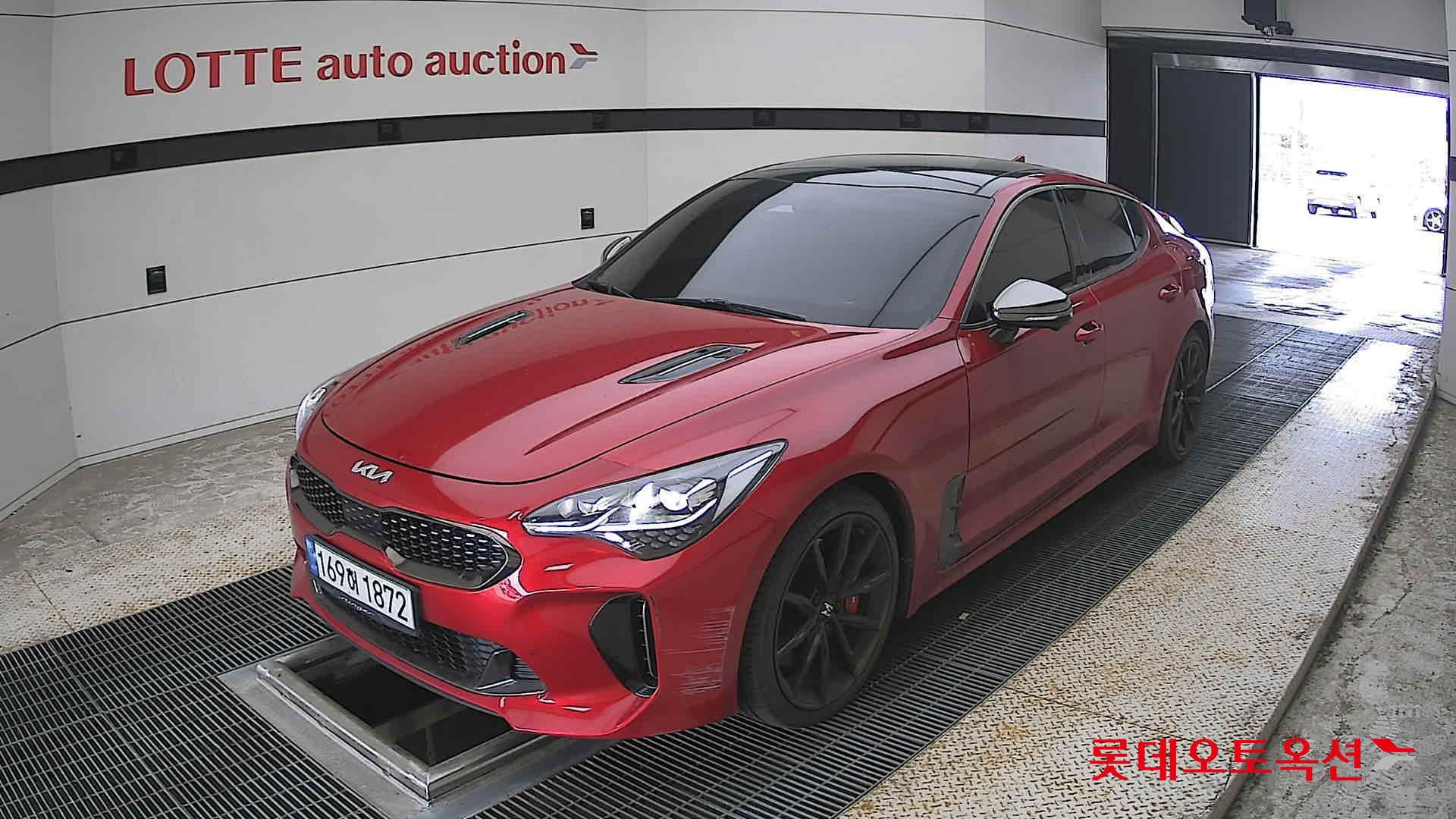 2022 - kia stinger