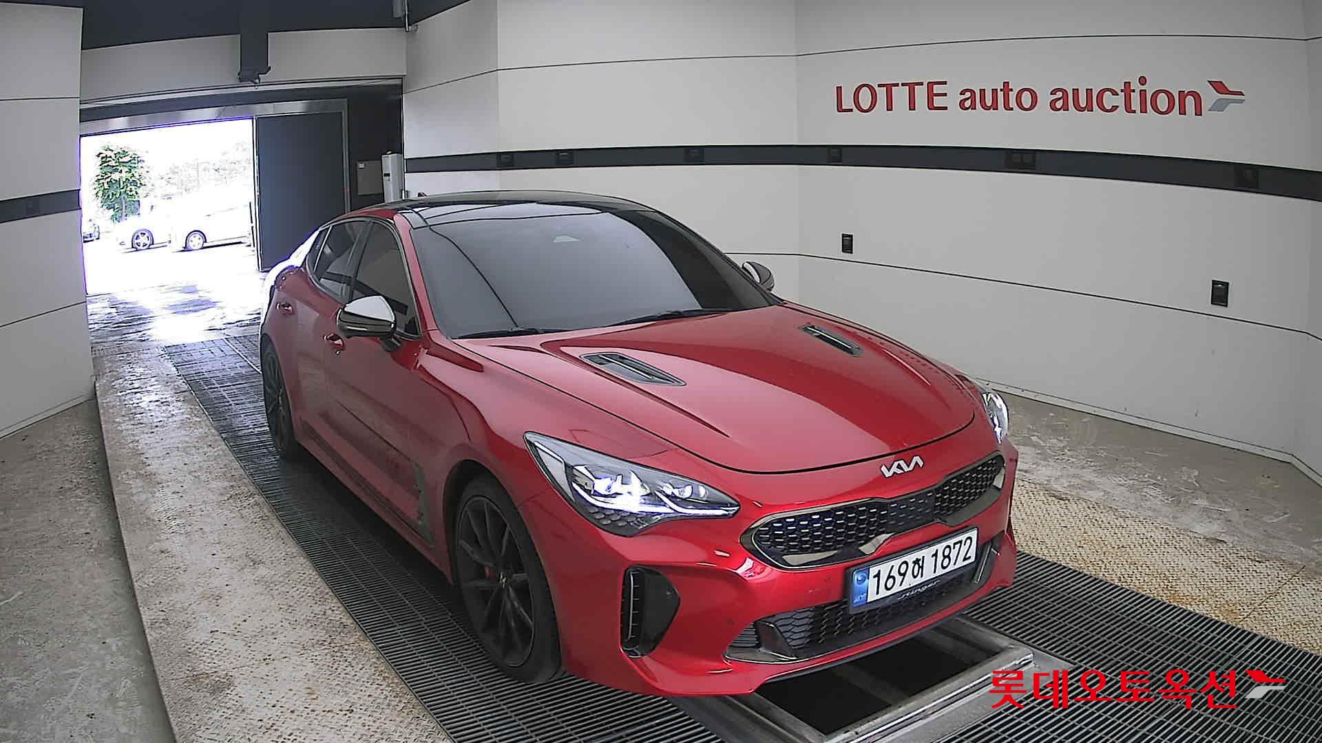 2022 - kia stinger