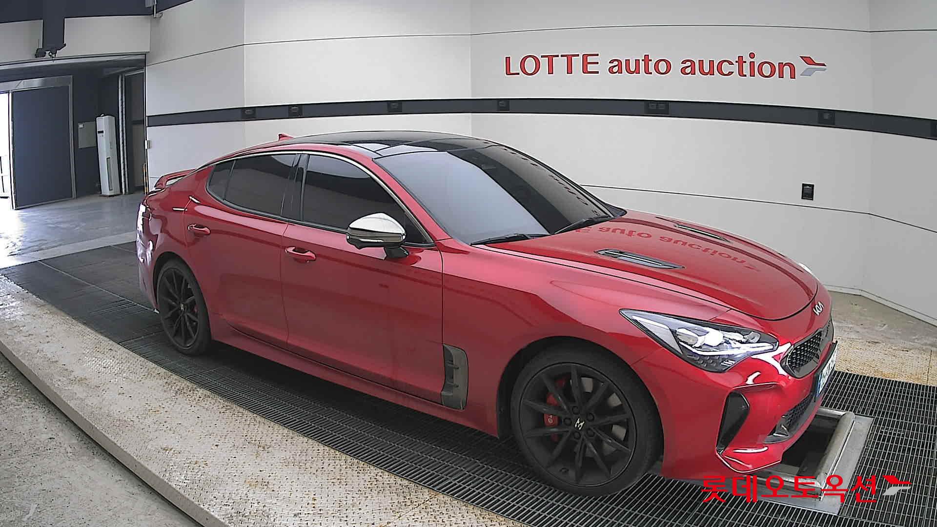 2022 - kia stinger
