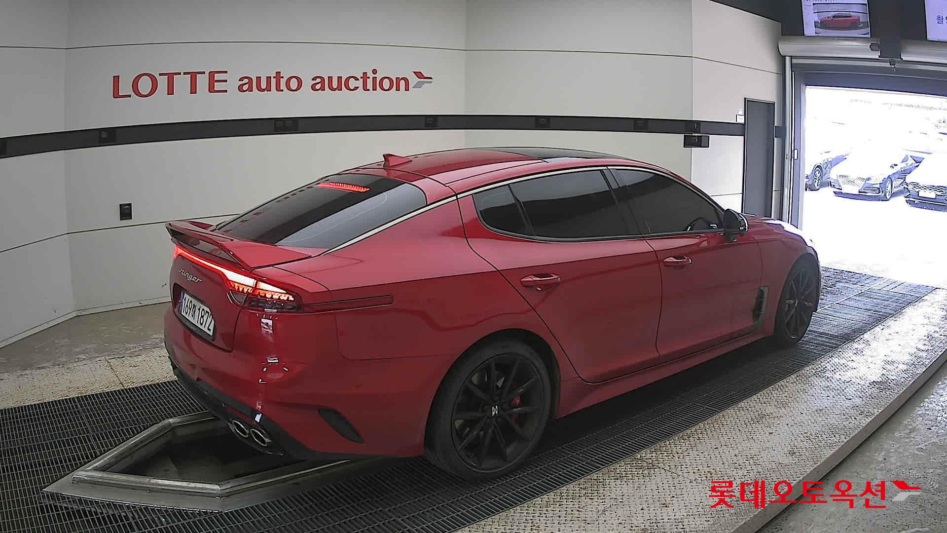 2022 - kia stinger