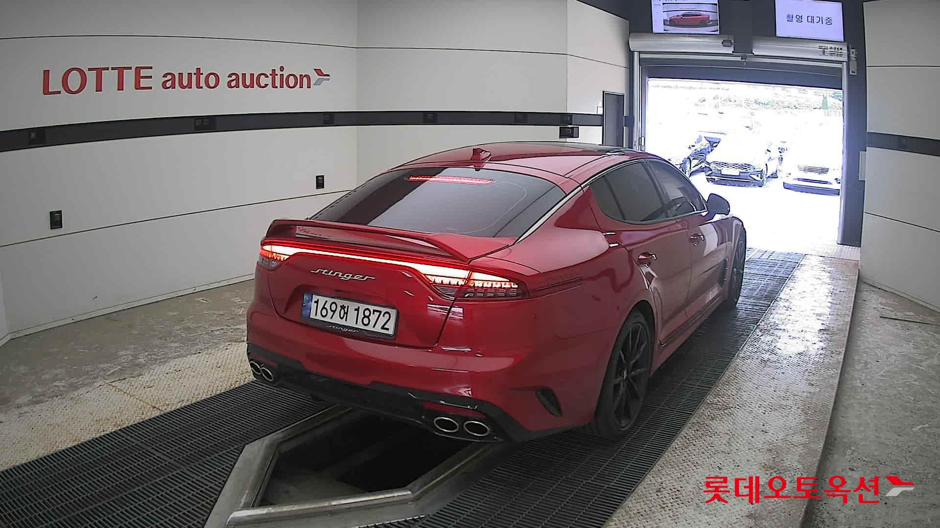 2022 - kia stinger