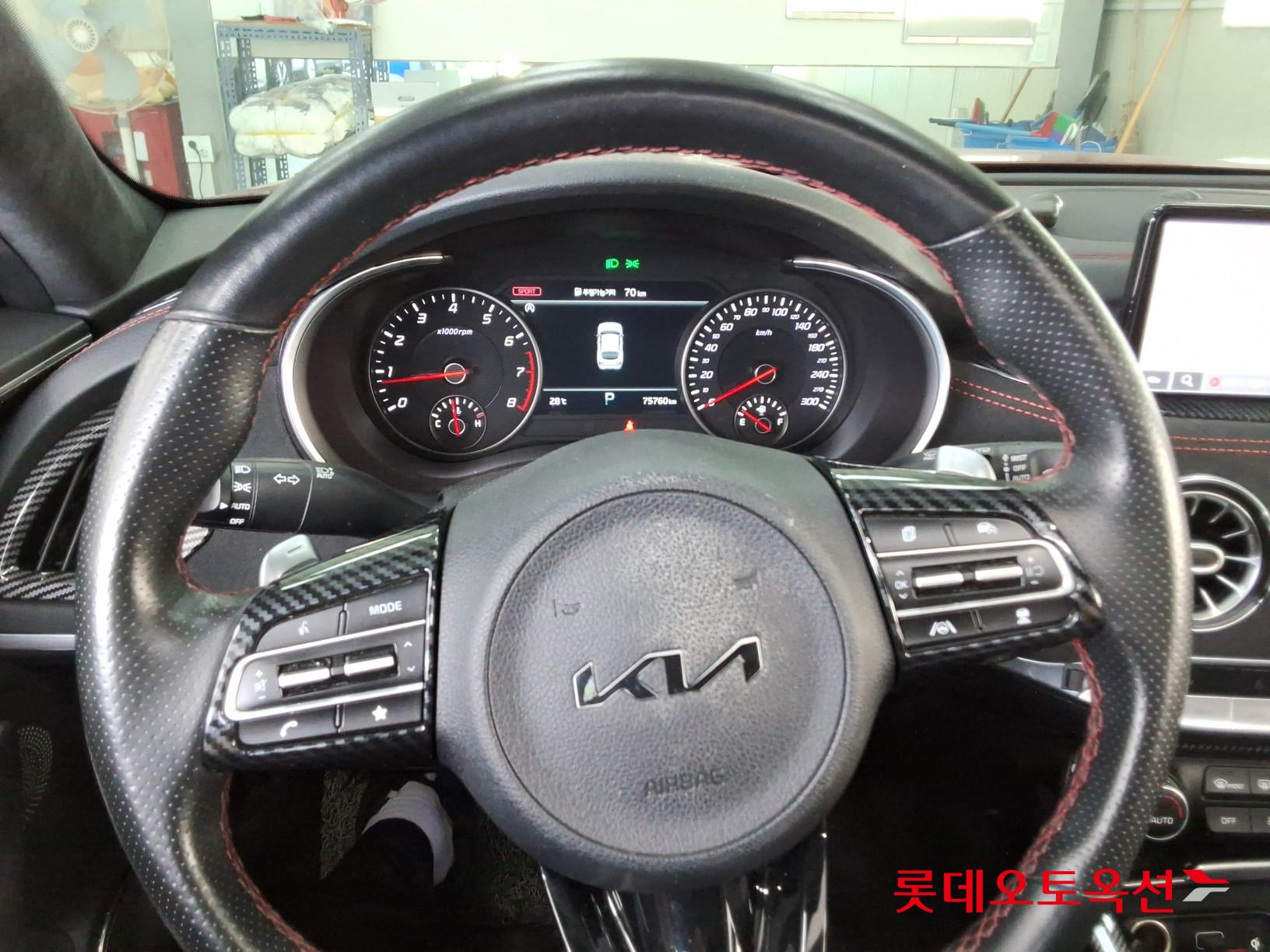 2022 - kia stinger