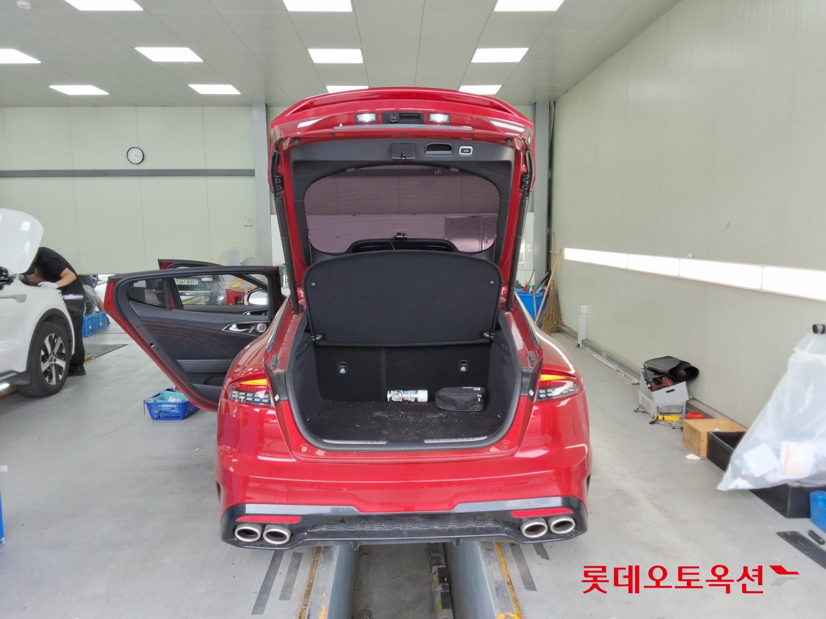 2022 - kia stinger