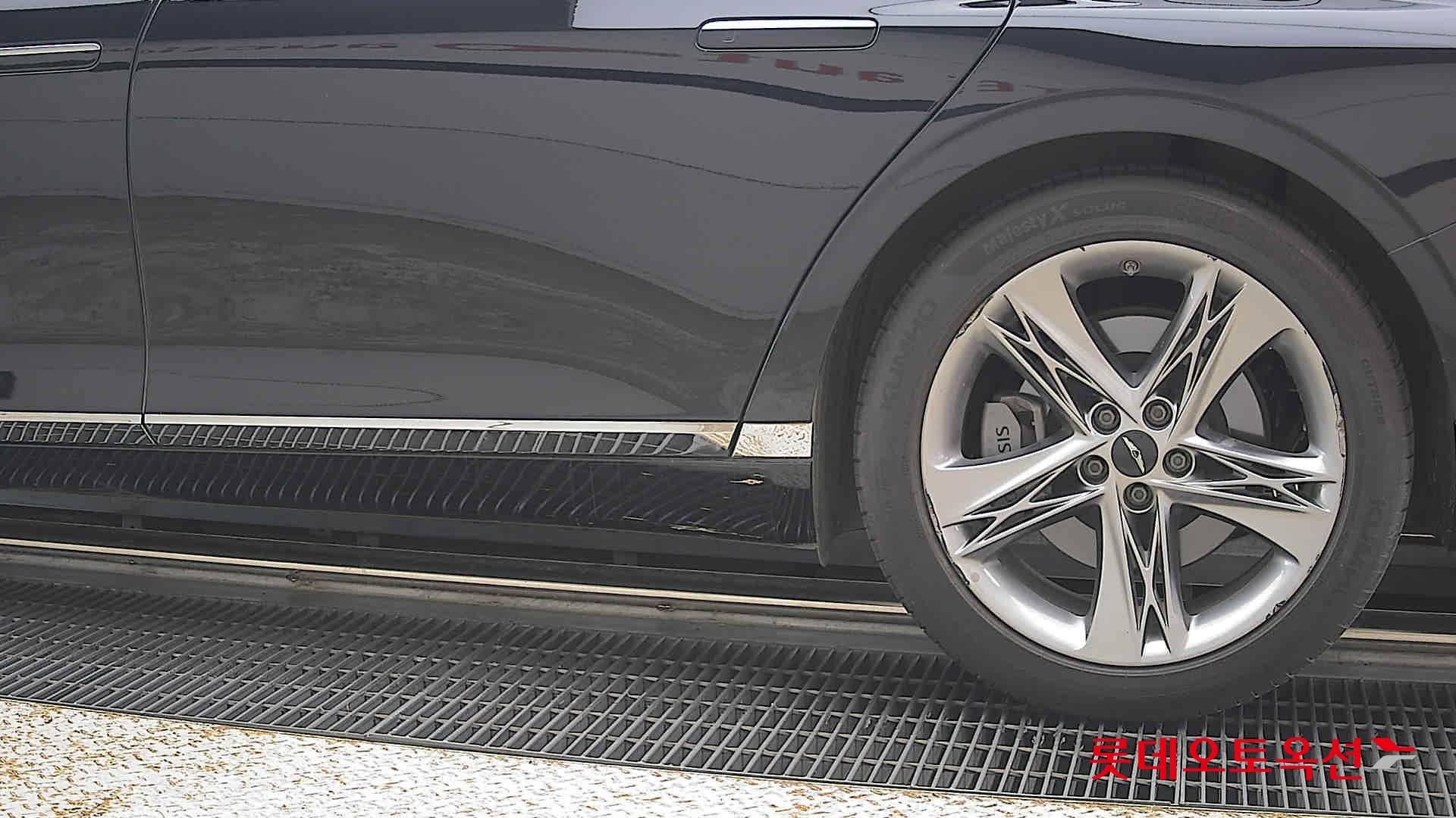 2022 - genesis g90