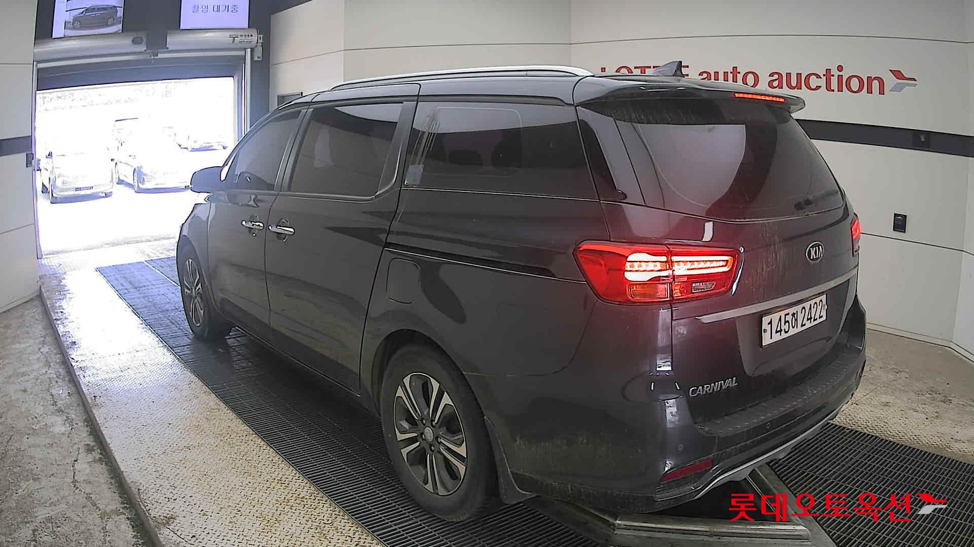 2020 - kia carnival