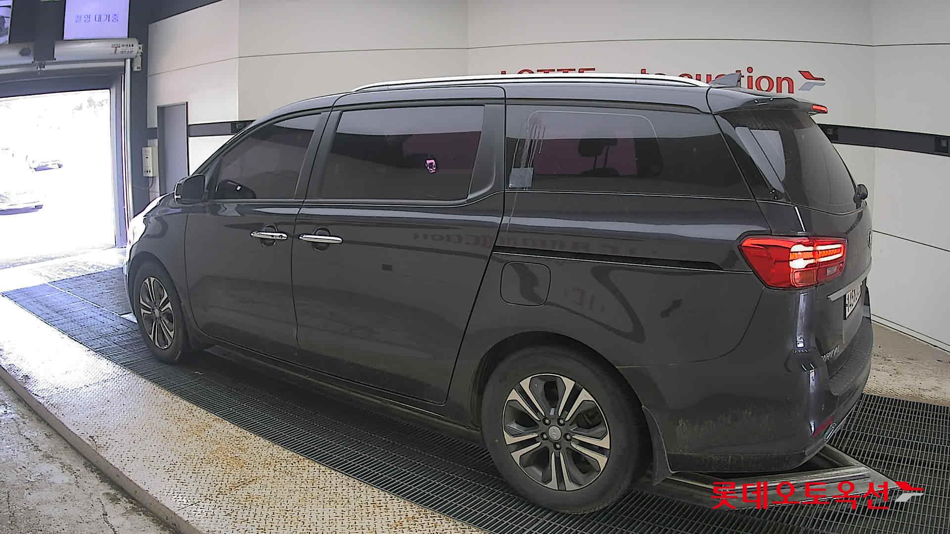 2020 - kia carnival