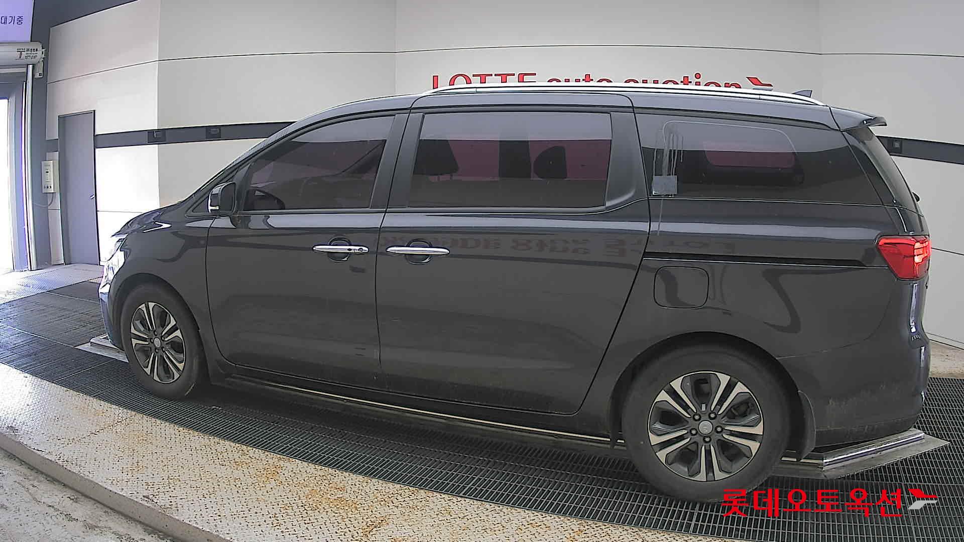2020 - kia carnival