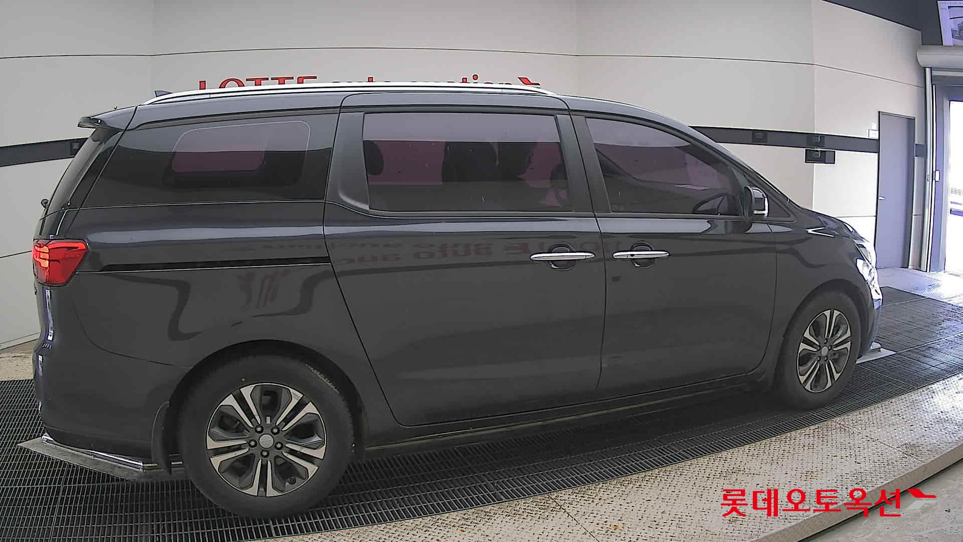 2020 - kia carnival