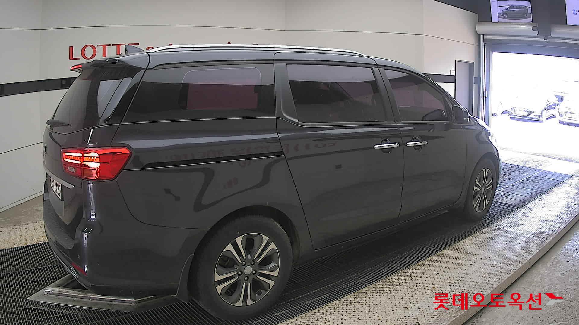 2020 - kia carnival