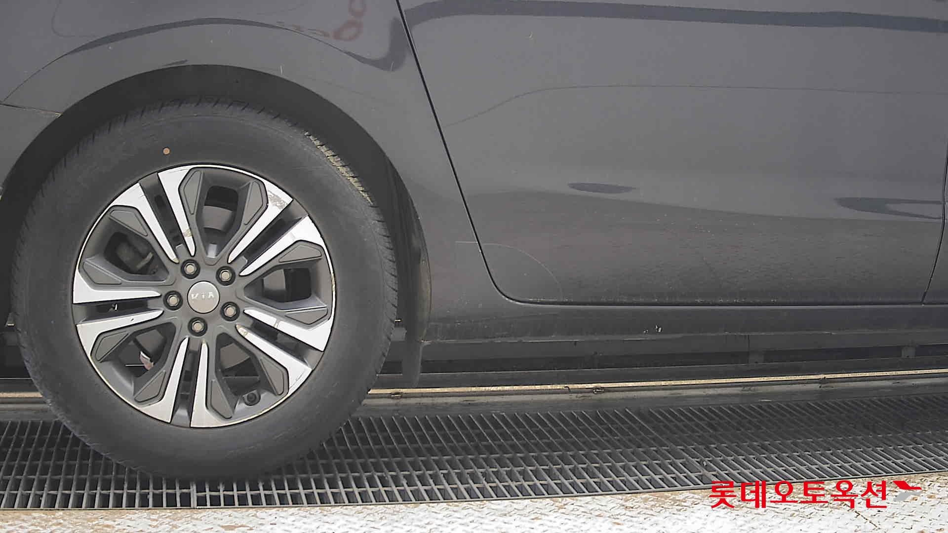 2020 - kia carnival