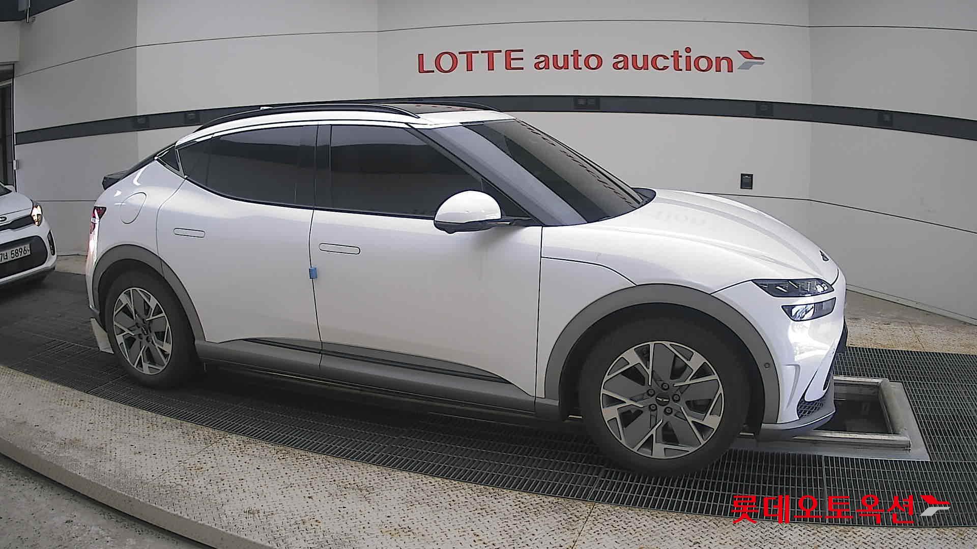 2022 - genesis gv60