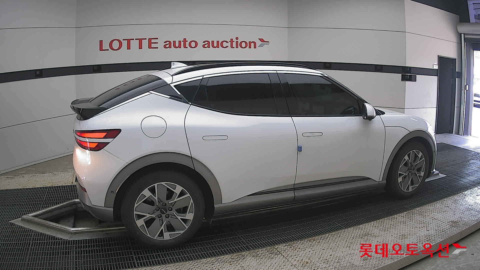 2022 - genesis gv60