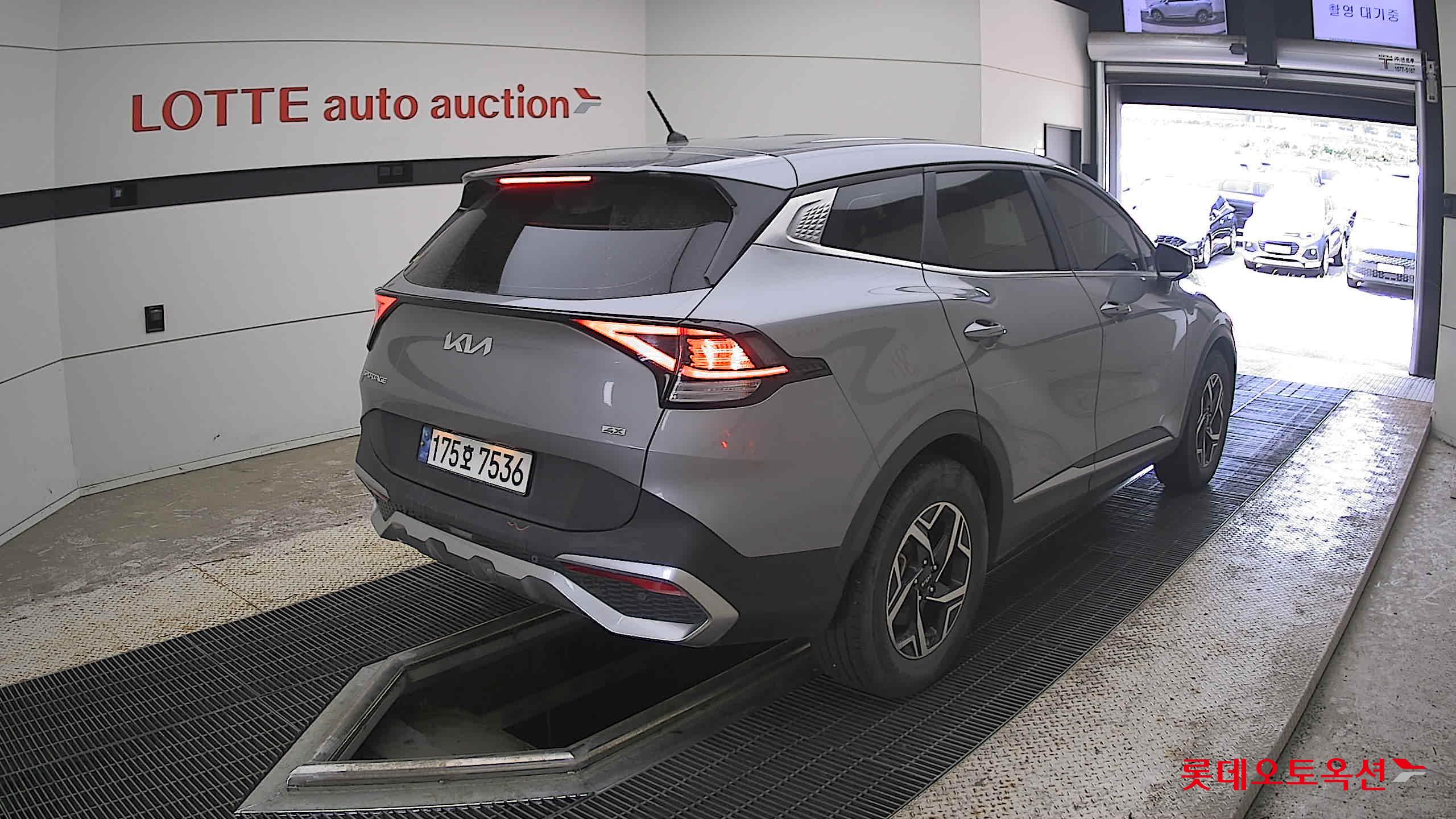 2023 - kia sportage