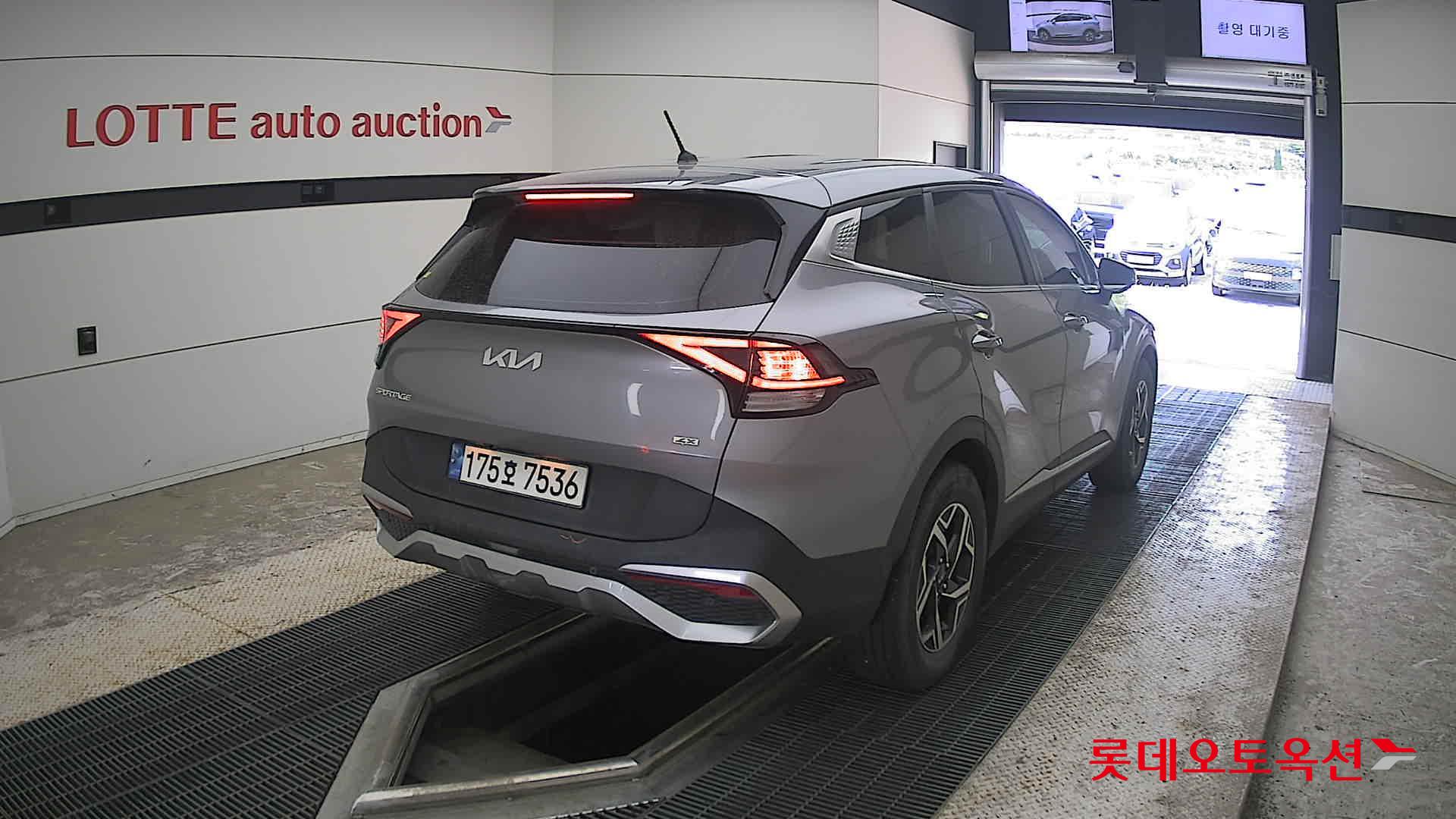 2023 - kia sportage