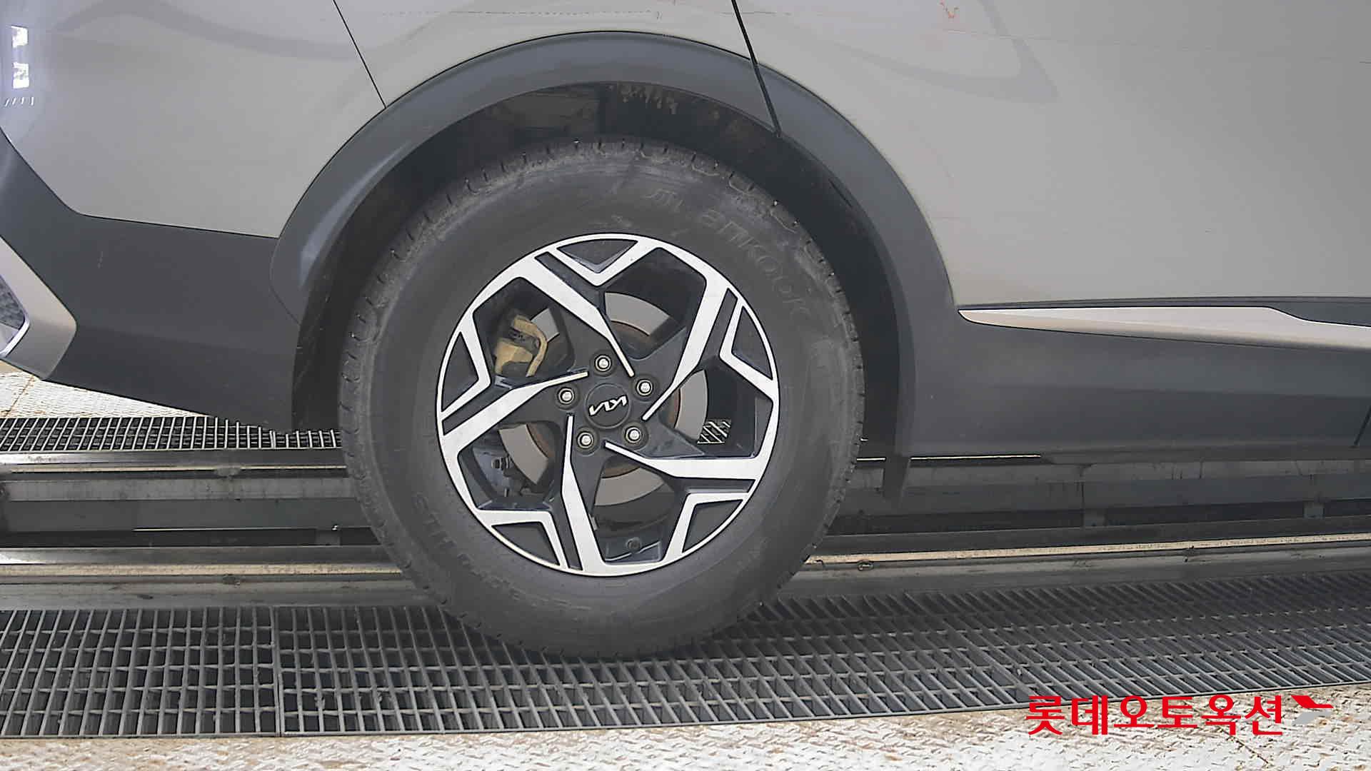 2023 - kia sportage