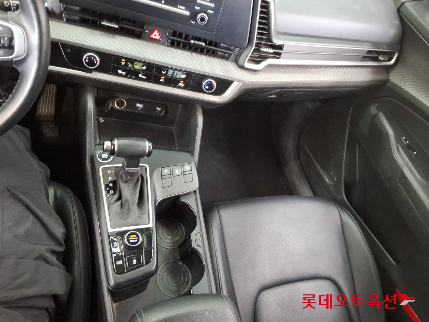 2023 - kia sportage