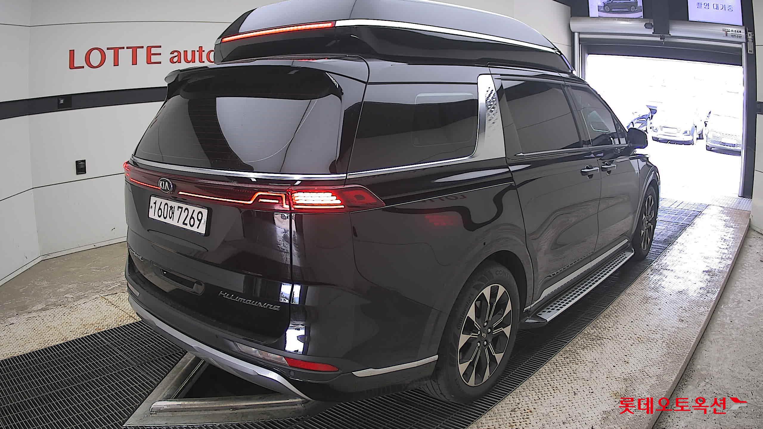 2021 - kia carnival