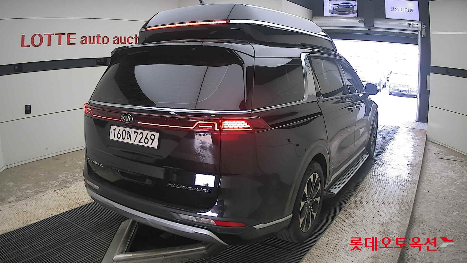 2021 - kia carnival