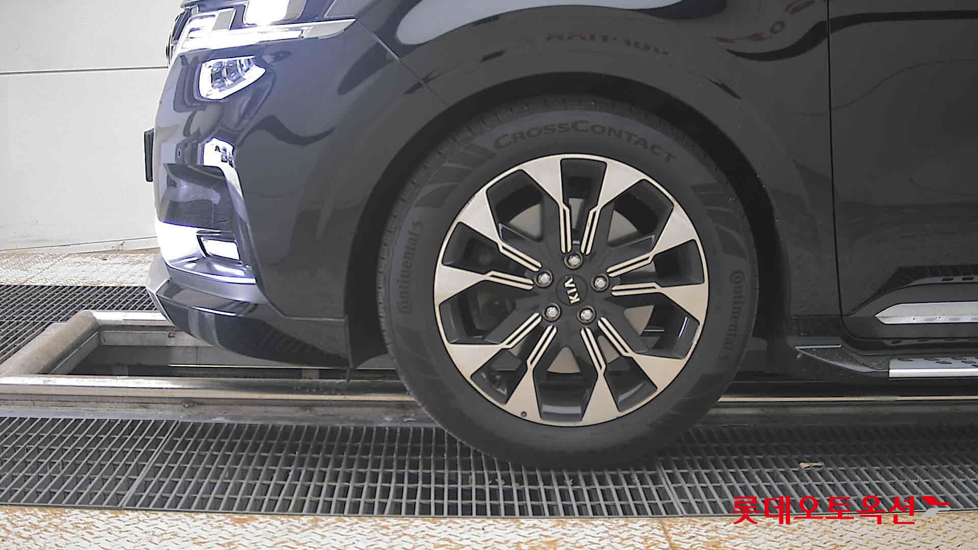 2021 - kia carnival