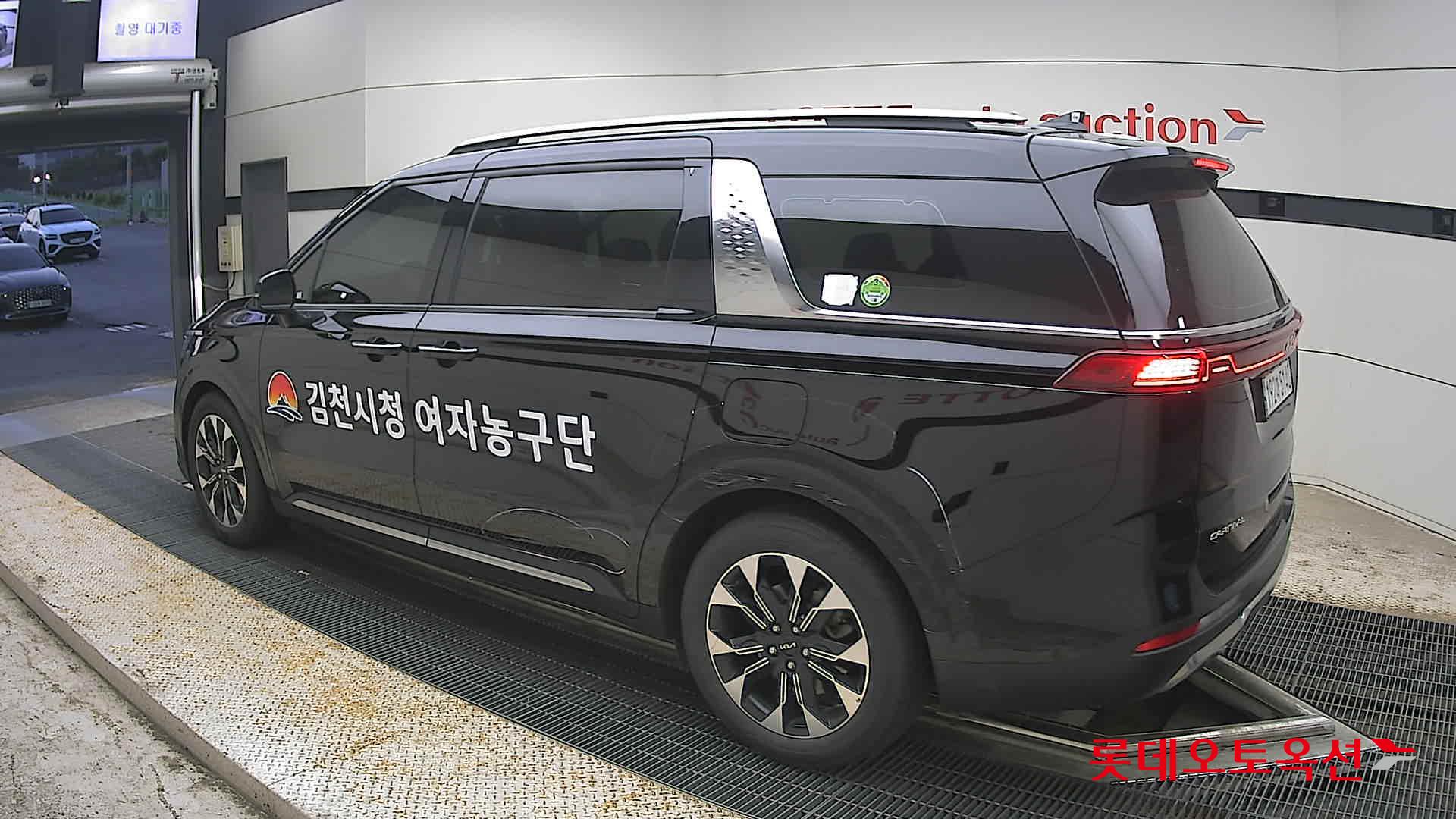 2023 - kia carnival