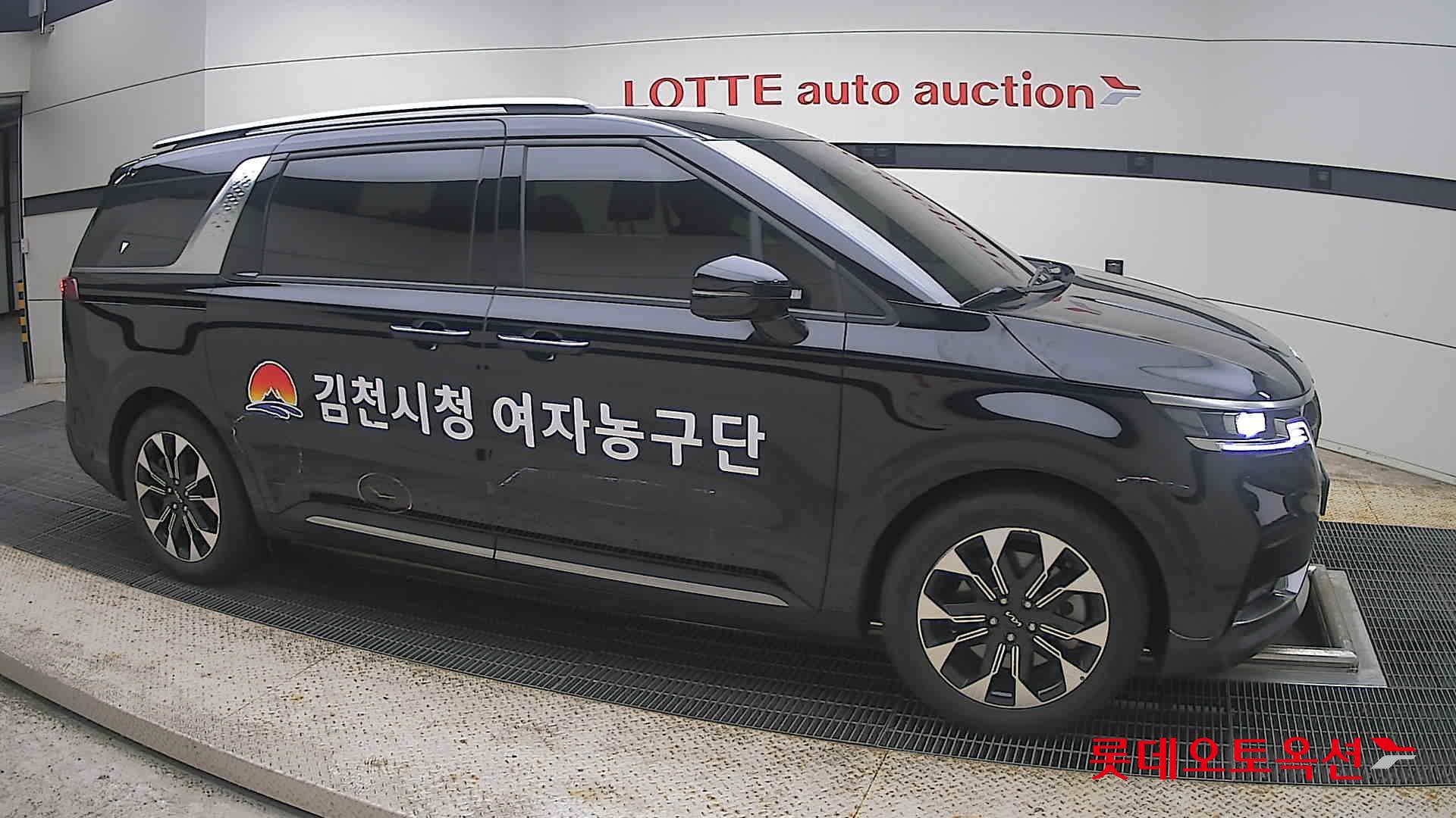 2023 - kia carnival
