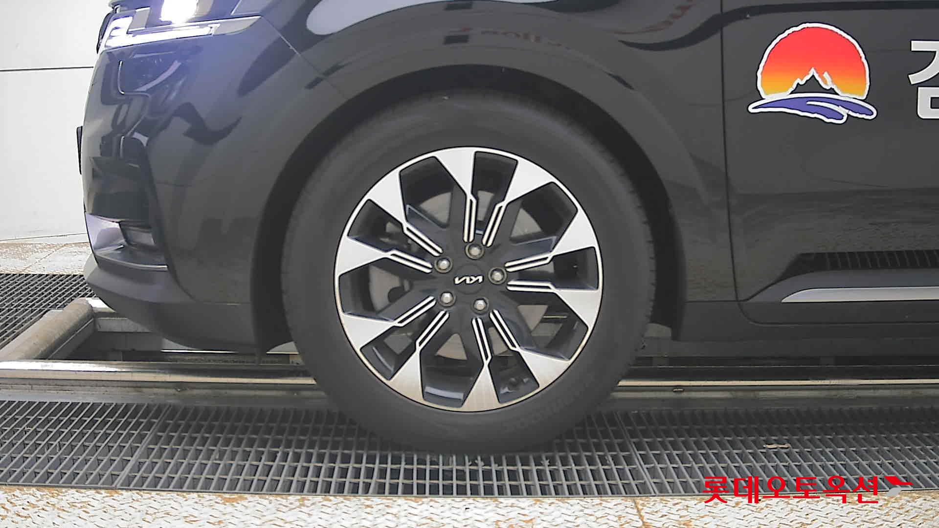 2023 - kia carnival