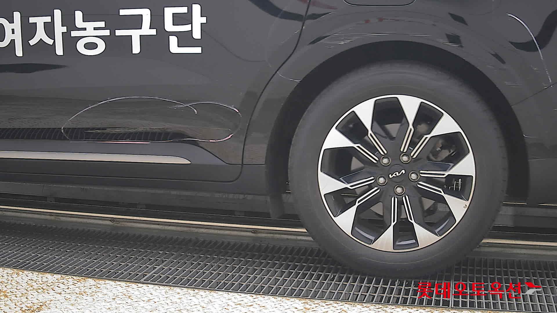 2023 - kia carnival