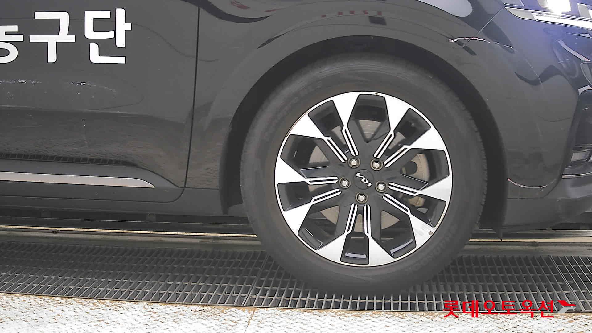 2023 - kia carnival
