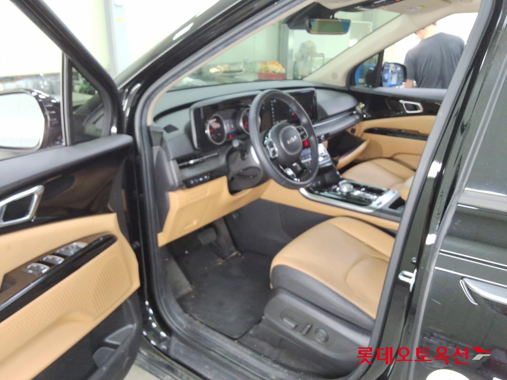 2023 - kia carnival