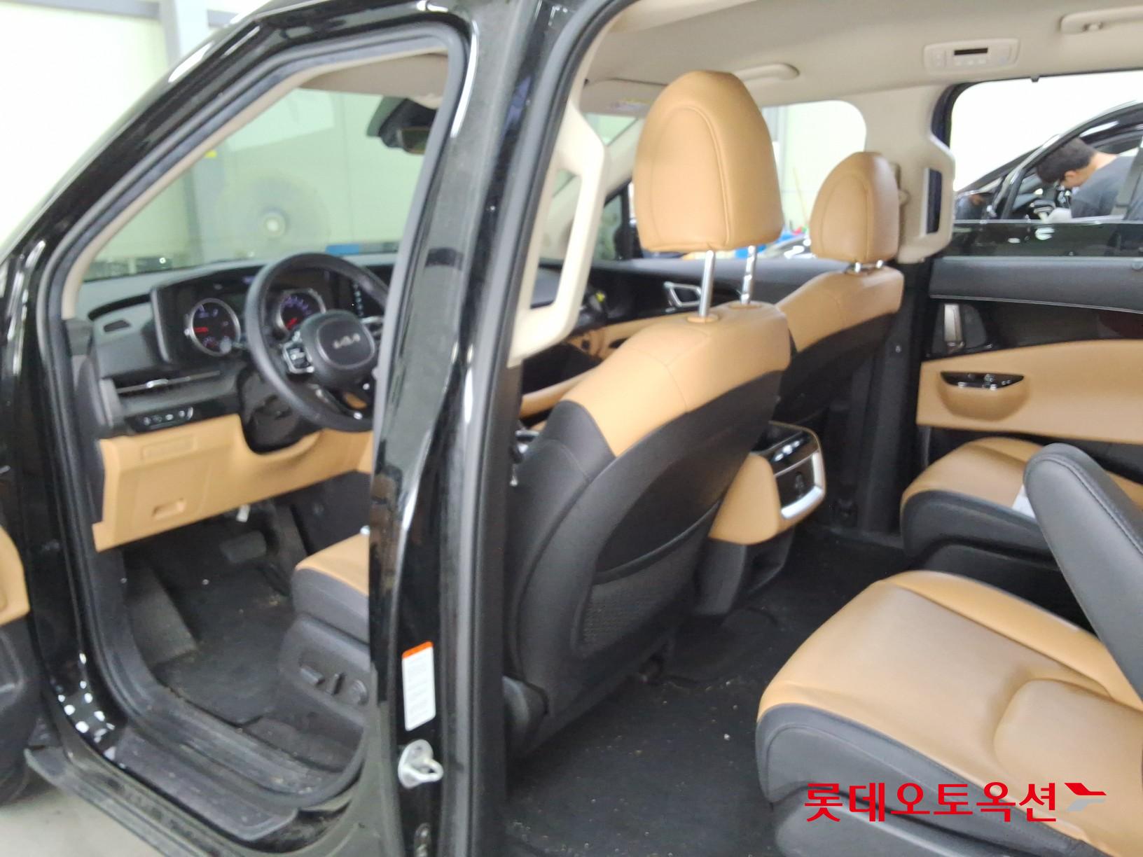 2023 - kia carnival