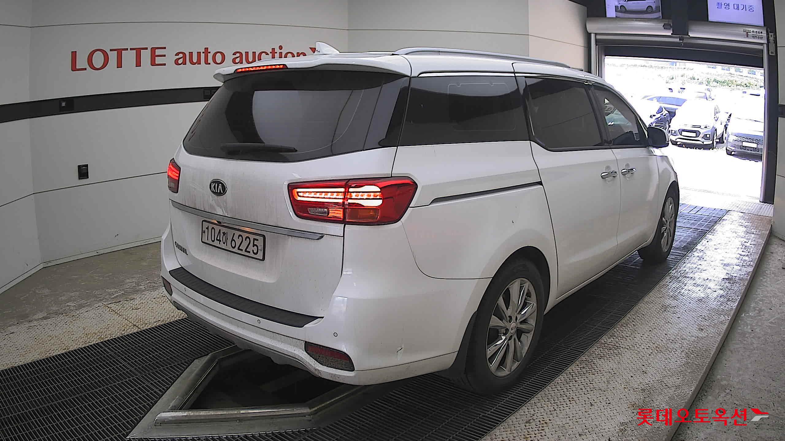 2020 - kia carnival