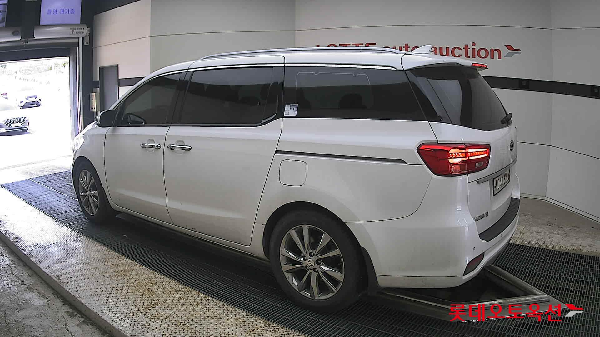 2020 - kia carnival