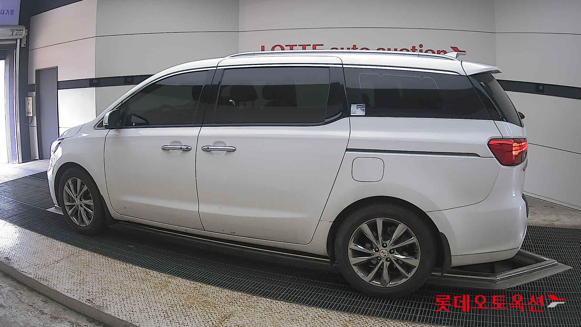 2020 - kia carnival