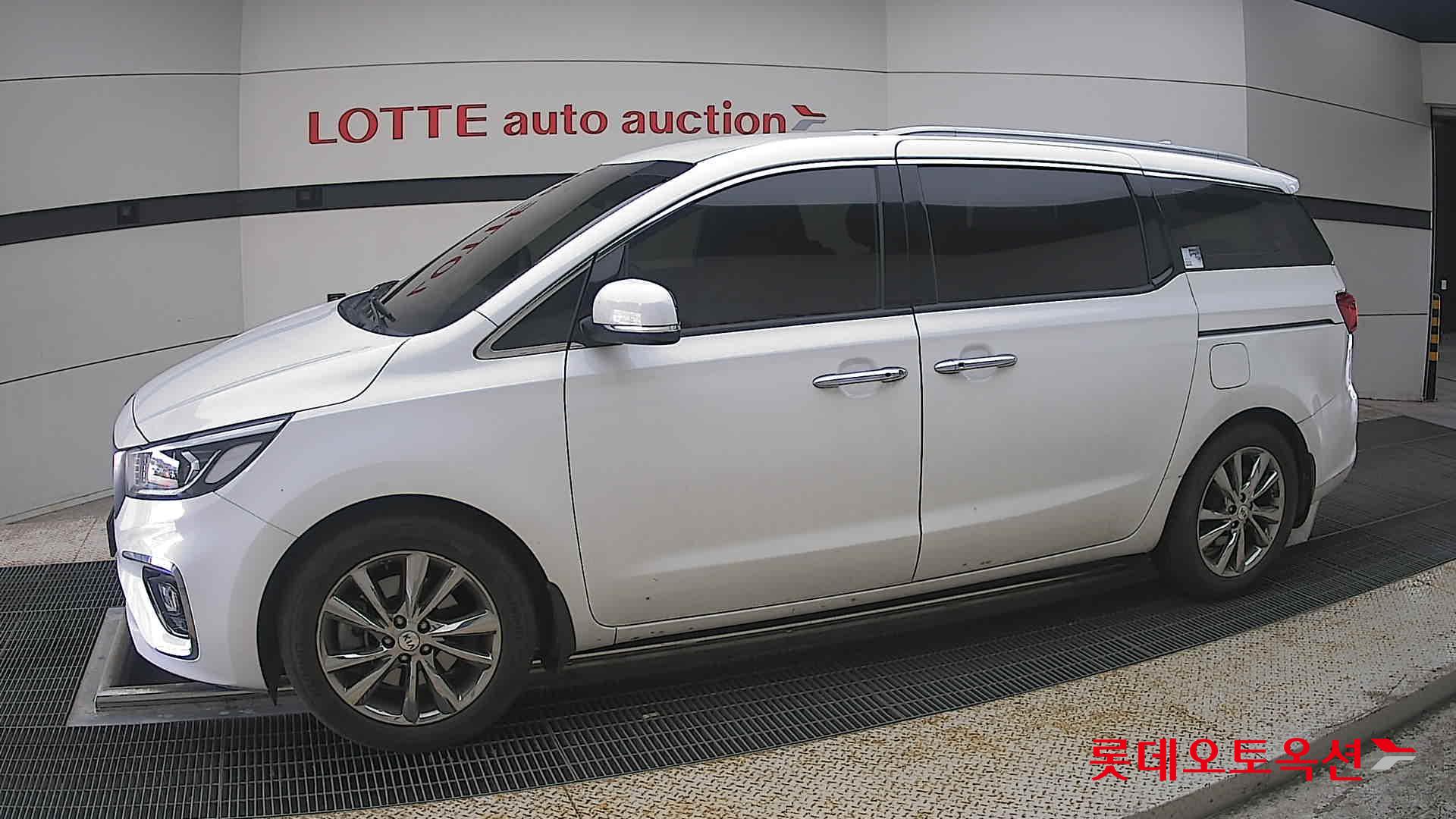 2020 - kia carnival