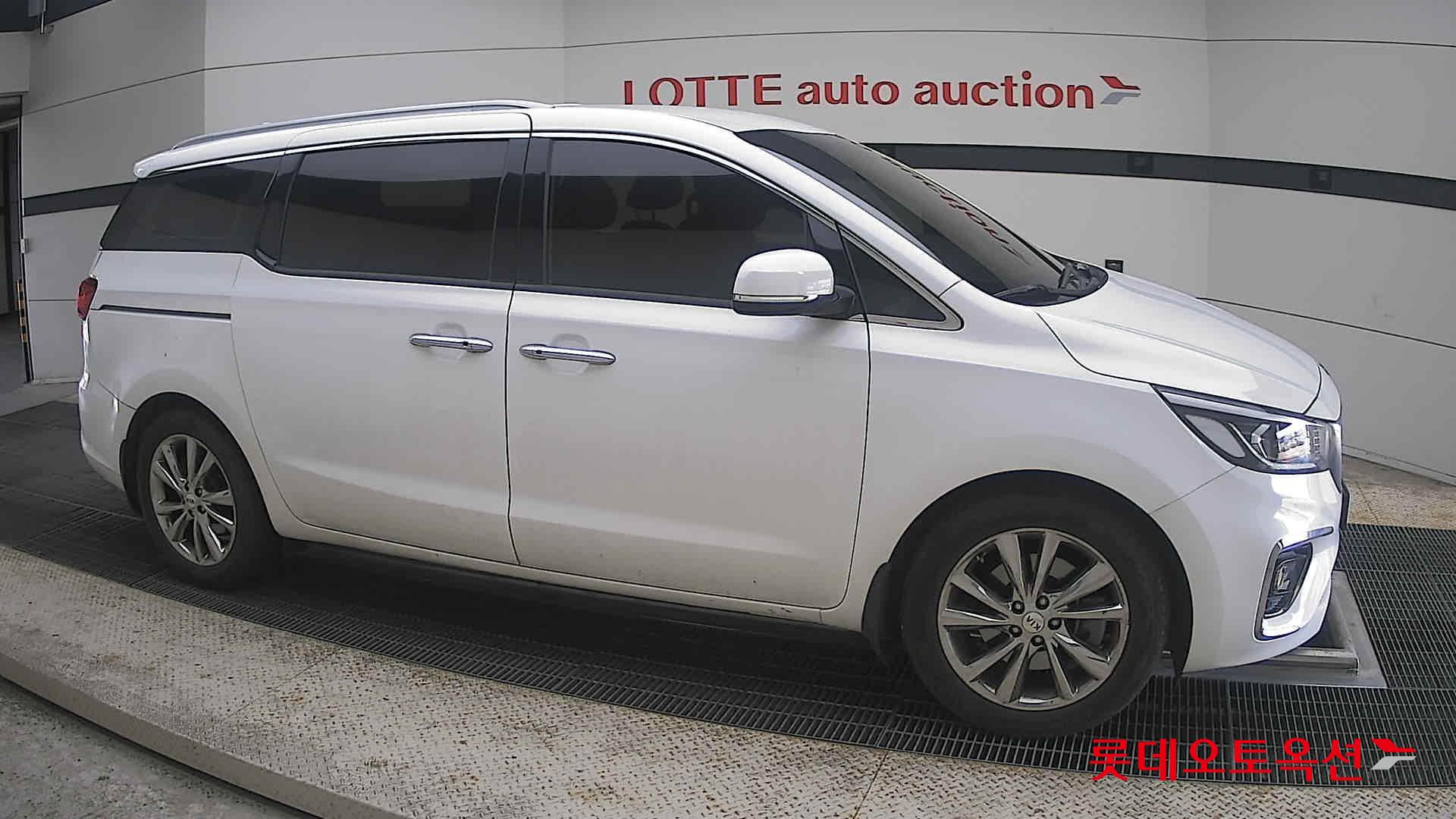 2020 - kia carnival