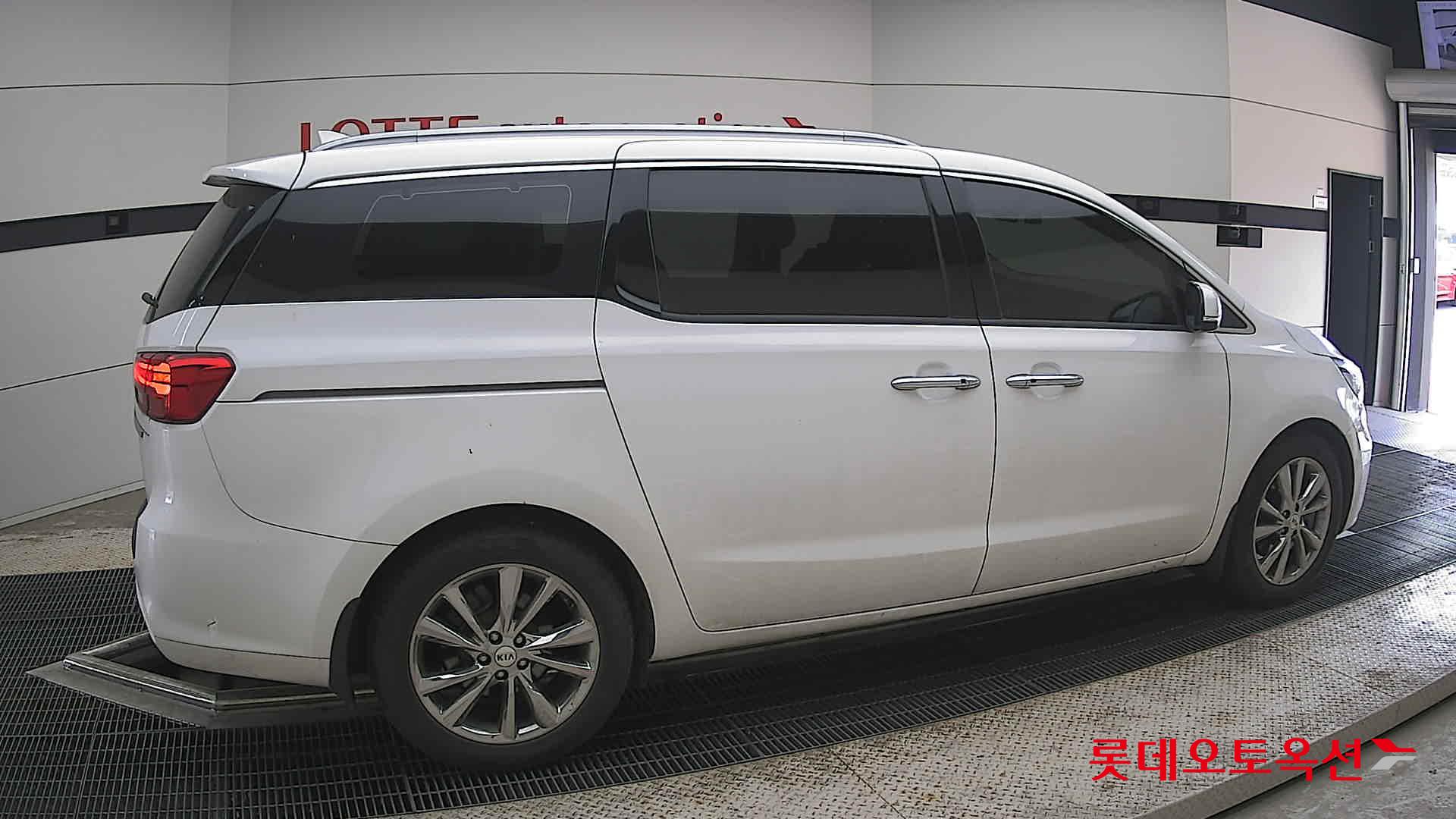 2020 - kia carnival