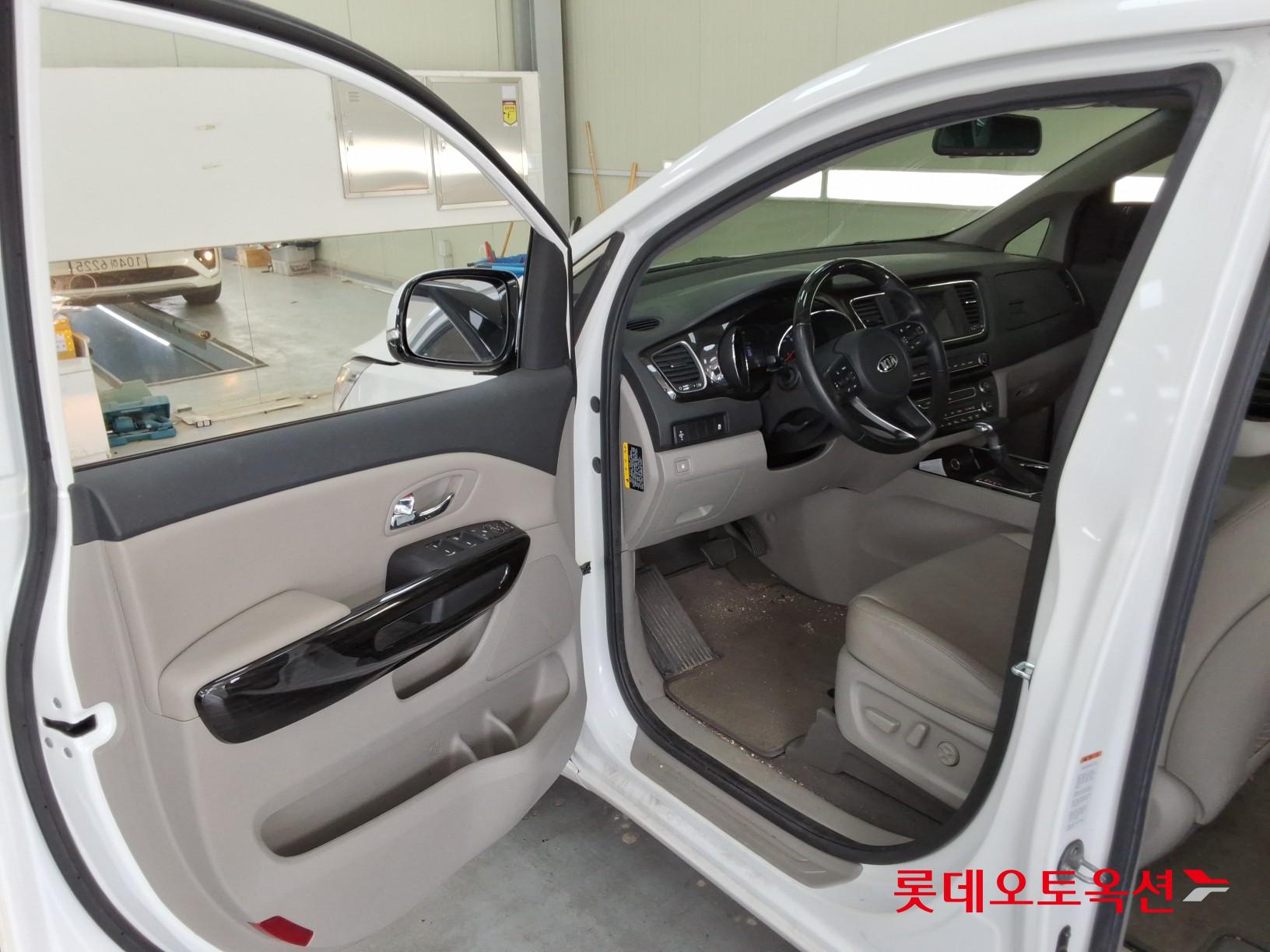 2020 - kia carnival