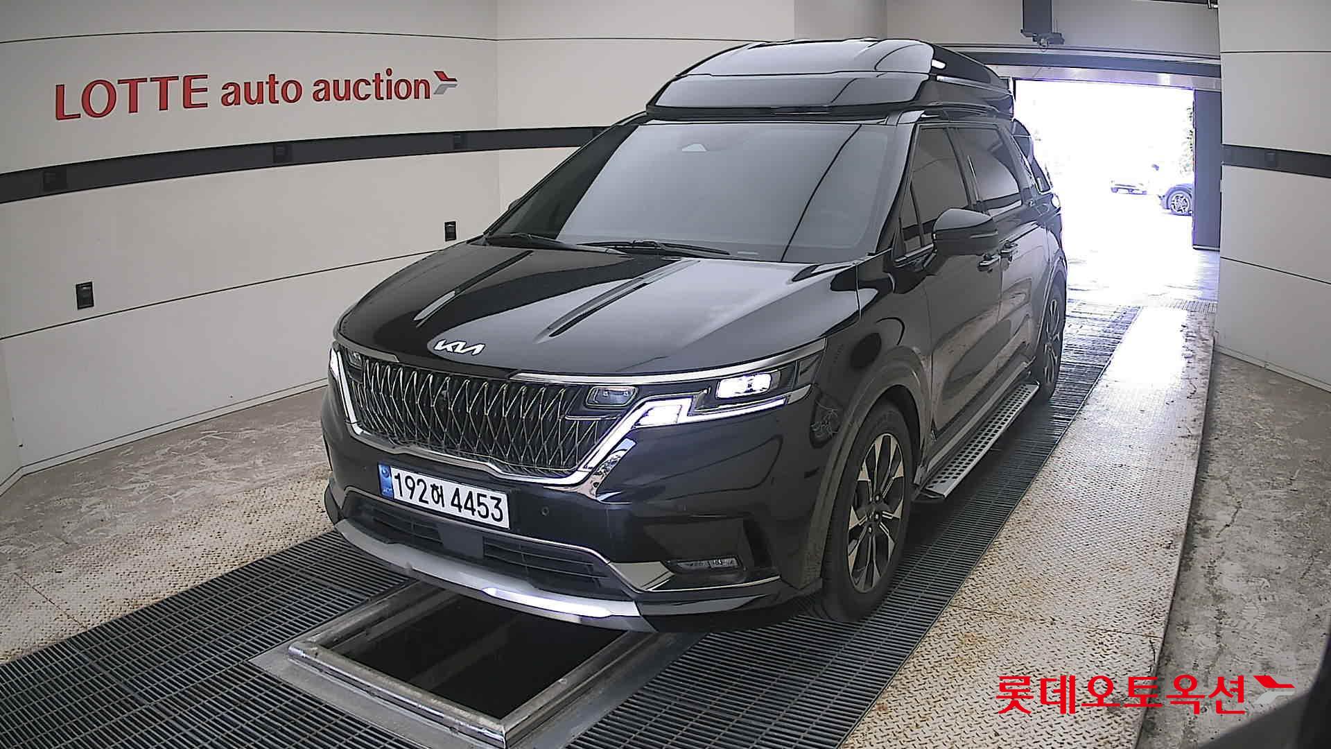2023 - kia carnival
