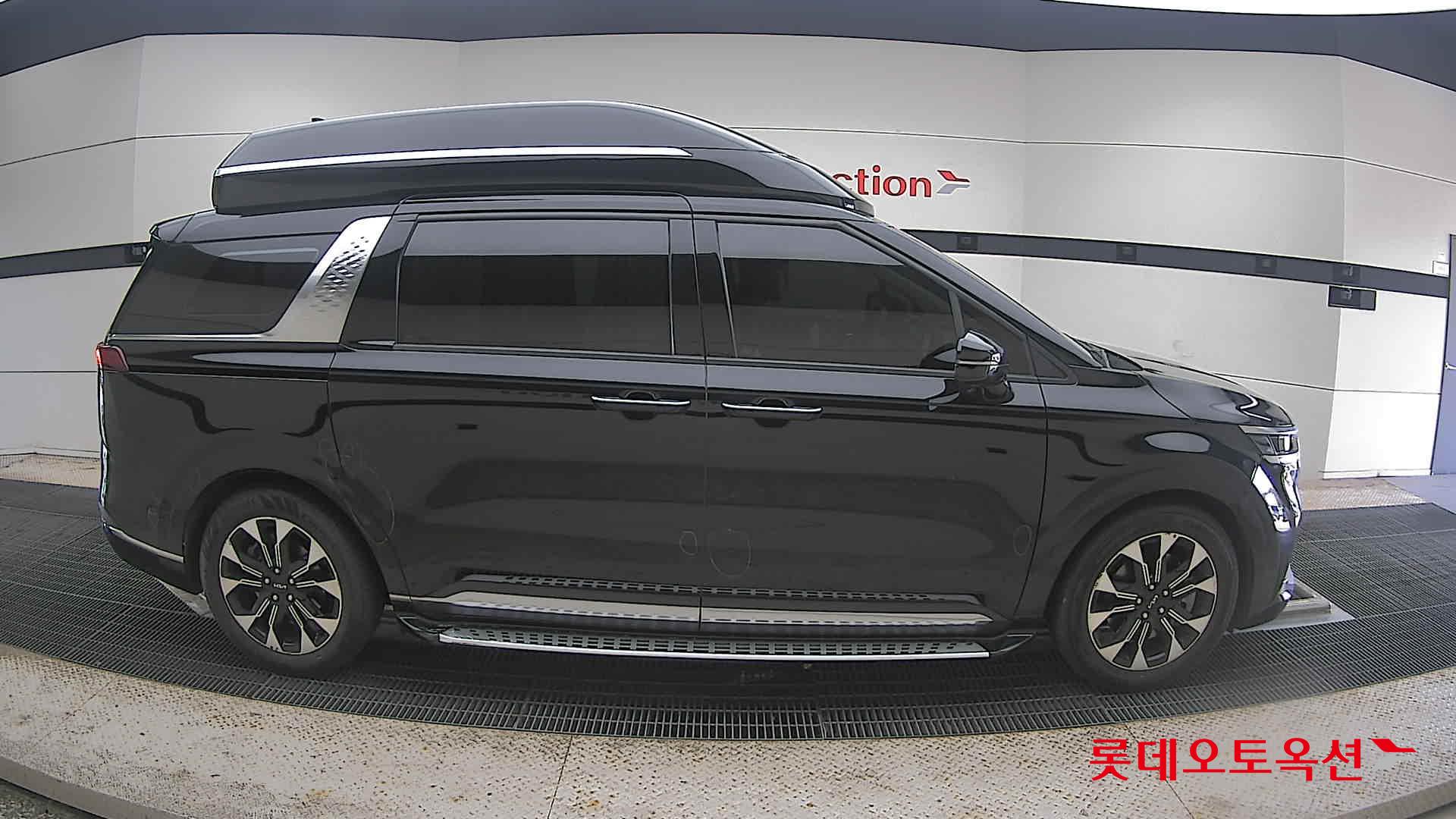 2023 - kia carnival
