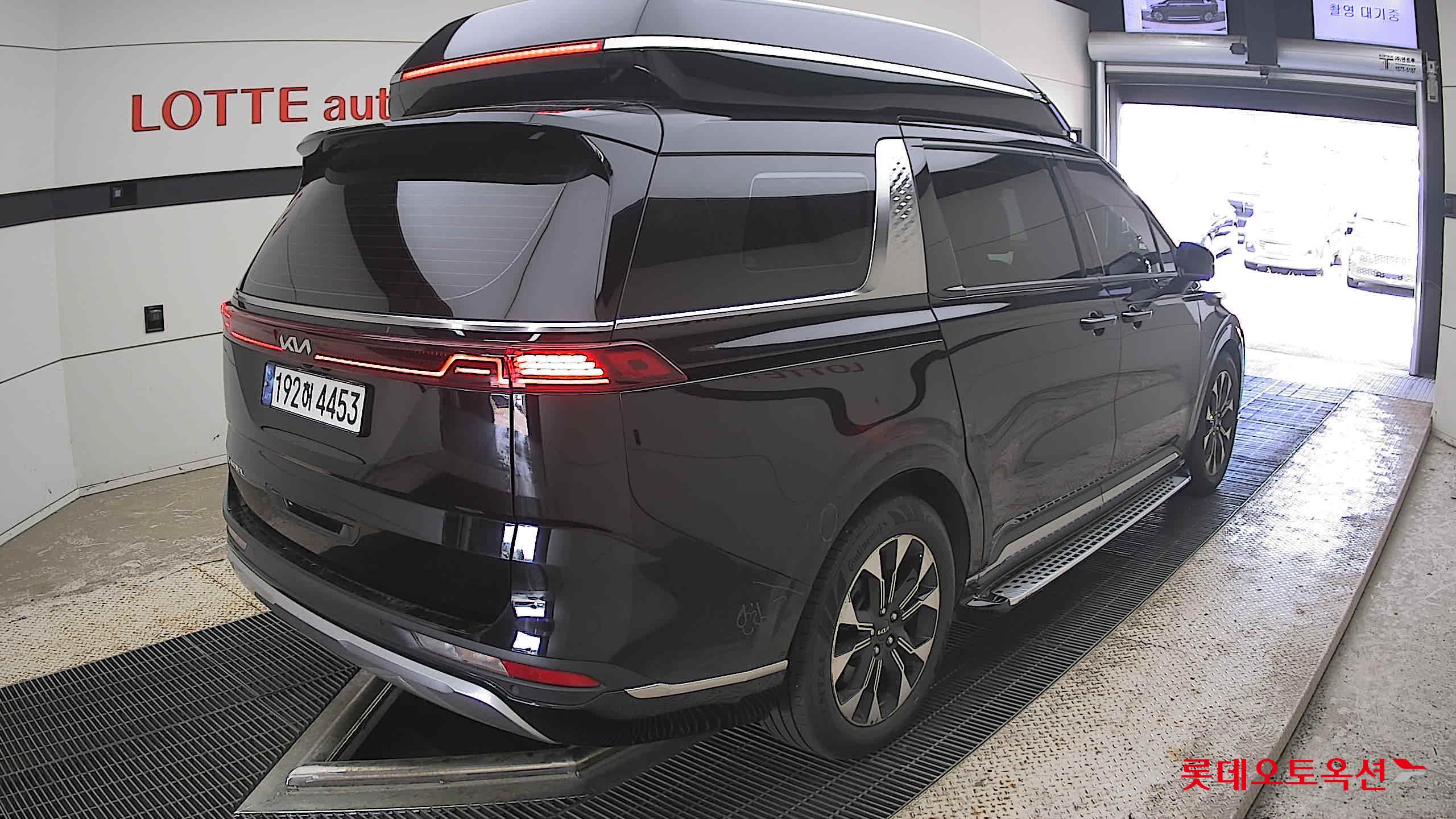 2023 - kia carnival