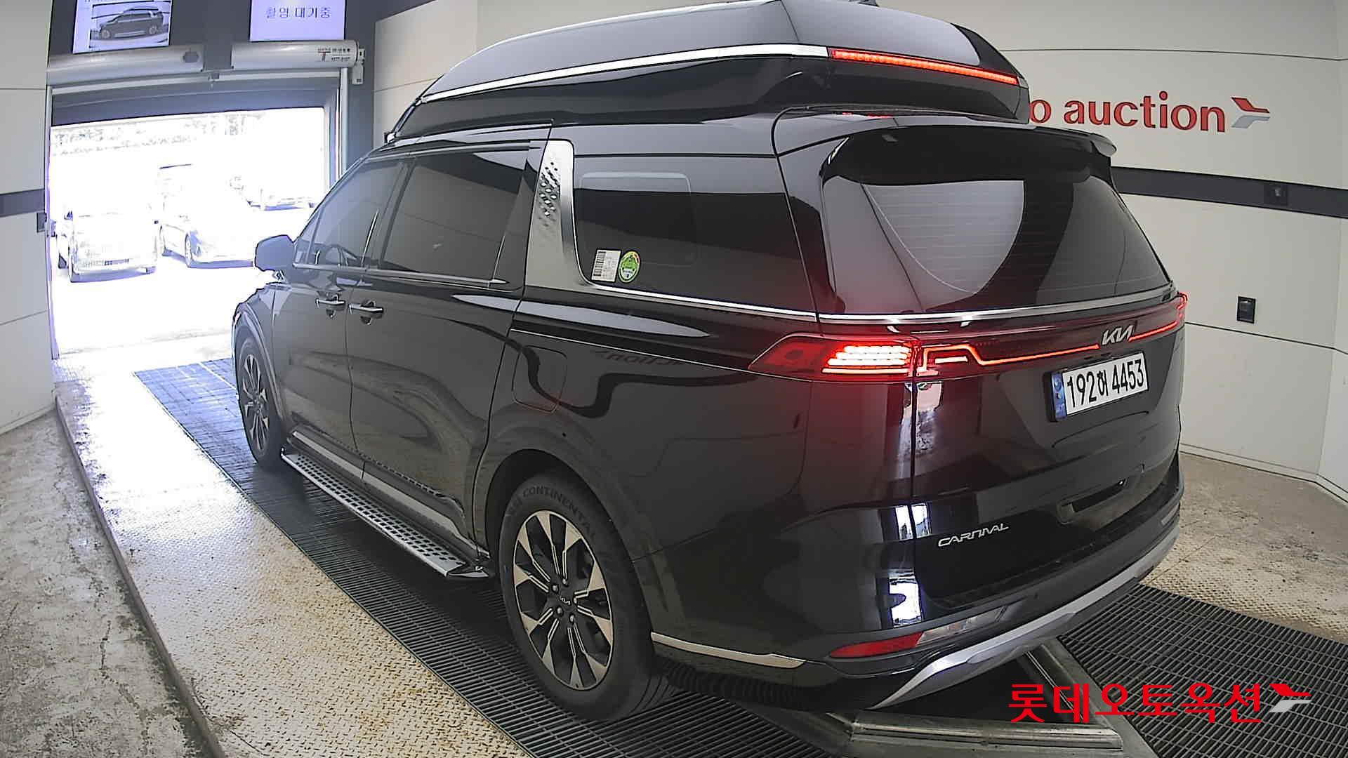2023 - kia carnival