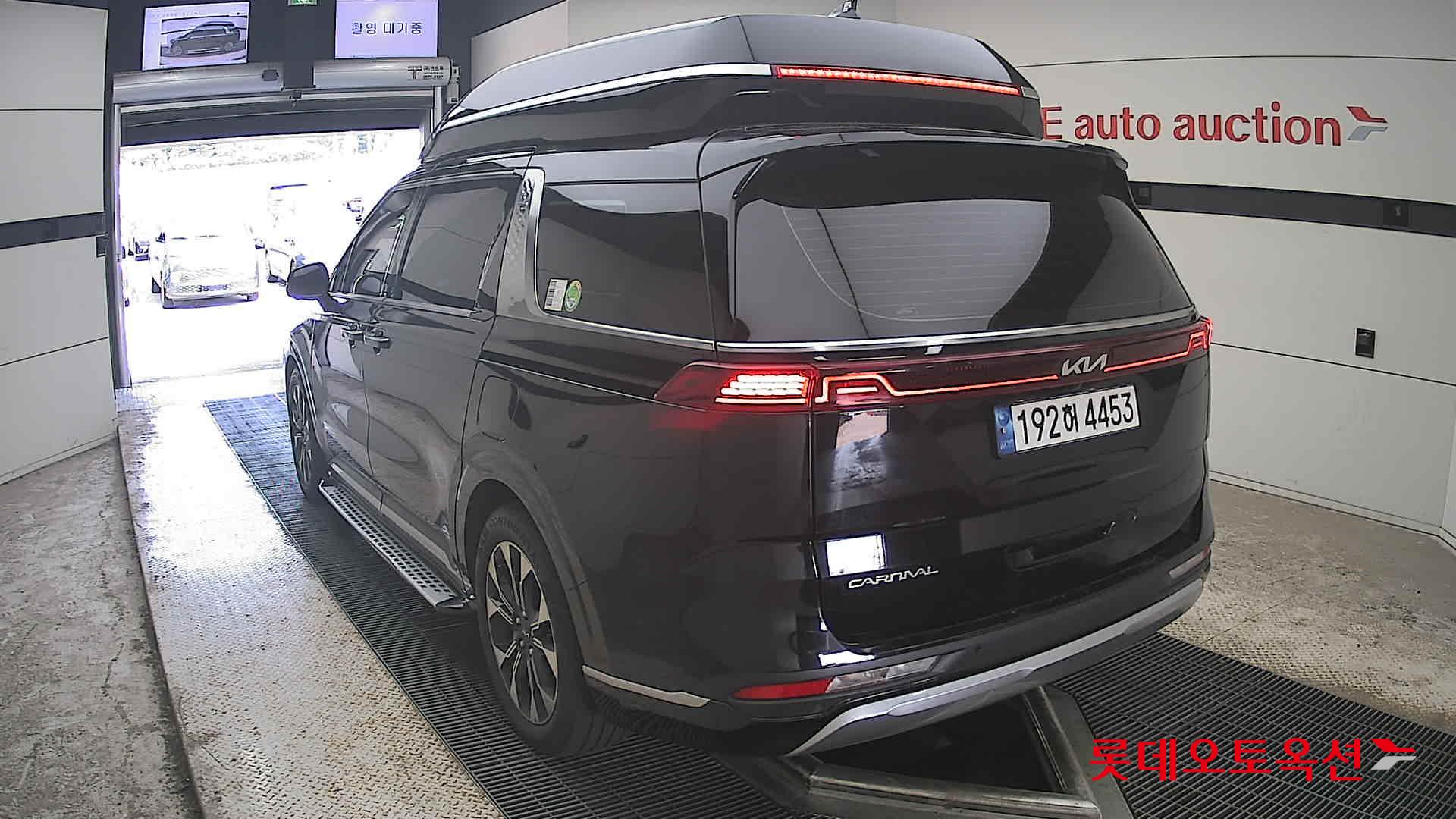 2023 - kia carnival
