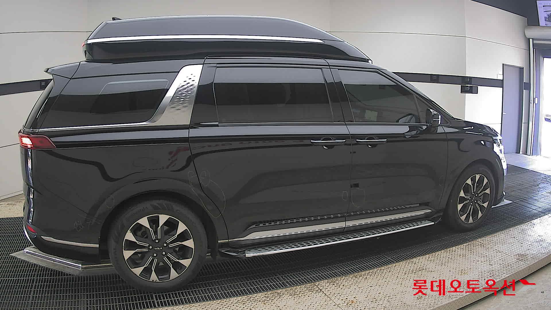 2023 - kia carnival