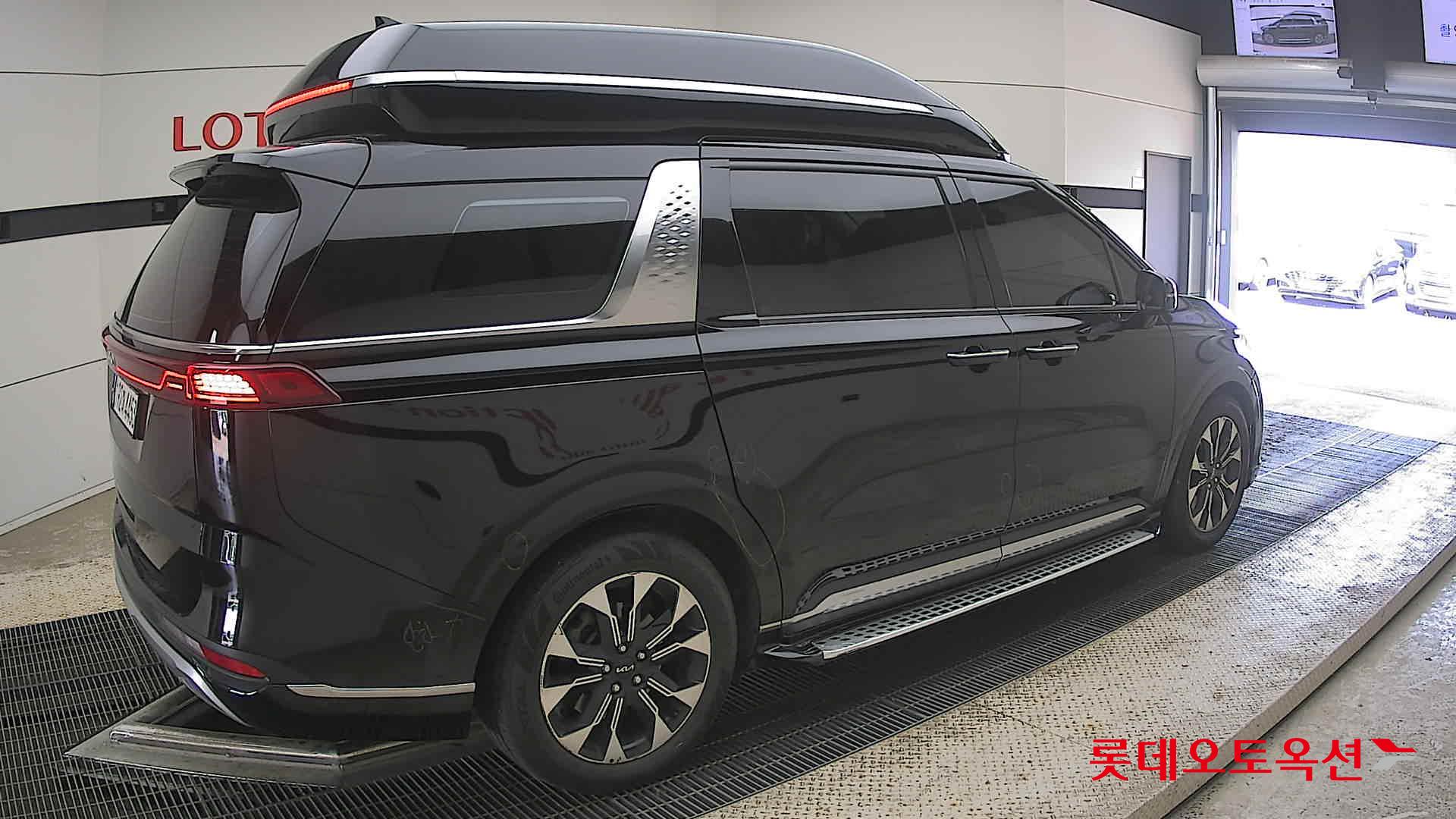 2023 - kia carnival